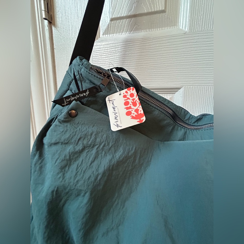 SOLD🎉Free People Movement All Day Bag - Picture 2 of 7